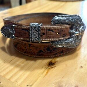 TONY LAMA leather belt with a three-piece buckle set